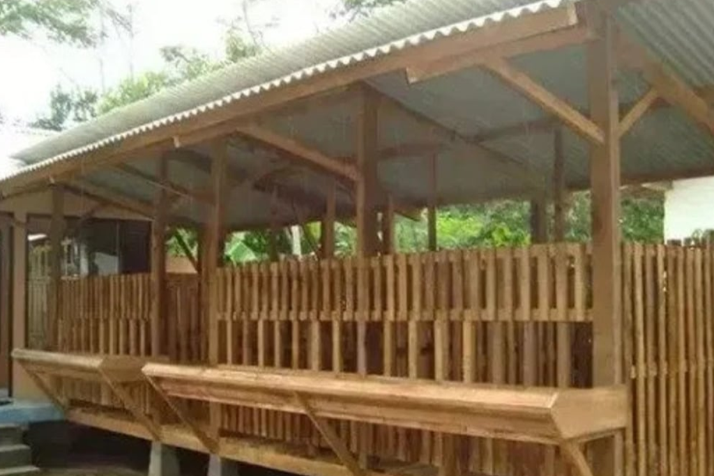 Kandang domba Panggung Model Colony (Group Pen)